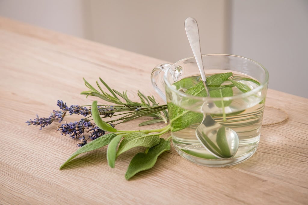 Die richtigen Kräuter können Beschwerden zwar nicht wegzaubern. Aber sie unterstützen die Genesung.