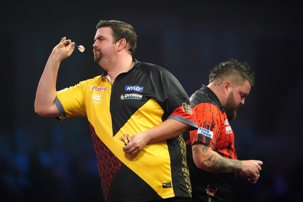 Darts: WM, Halbfinale, Clemens (Deutschland) - Smith (England) im Alexandra Palace: Gabriel Clemens (l) in Aktion.