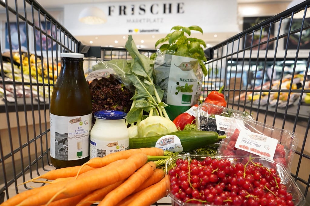 Edeka muss mit Lebensmittel-Herstellern Preise aushandeln. (Archivbild)