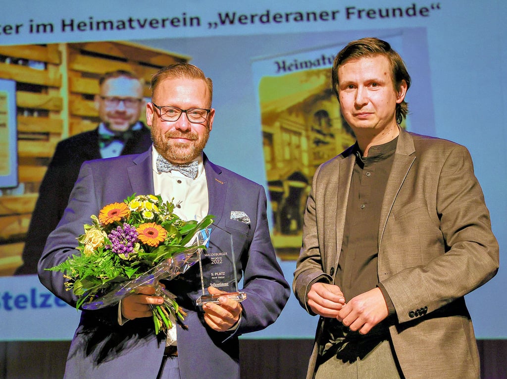 René Stelzer wurde stellvertretend für das vielfältige Engagement des Heimatvereins Werderaner Freunde als fünfter Sieger bei der Wahl zum Magdeburger des Jahres geehrt. Neben ihm steht Volksstimme-Redakteur Konstantin Kraft.