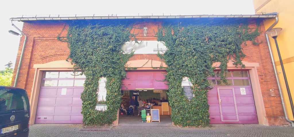 Der Stendaler Bauernmarkt in der alten Feuerwache in der Bruchstraße