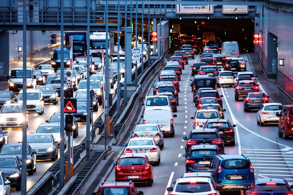 In München hat ein durchschnittlicher Pendler im vergangenen Jahr 74 Stunden durch Staus verloren. Das ergab eine Datenauswertung des Verkehrdienstleisters Inrix.