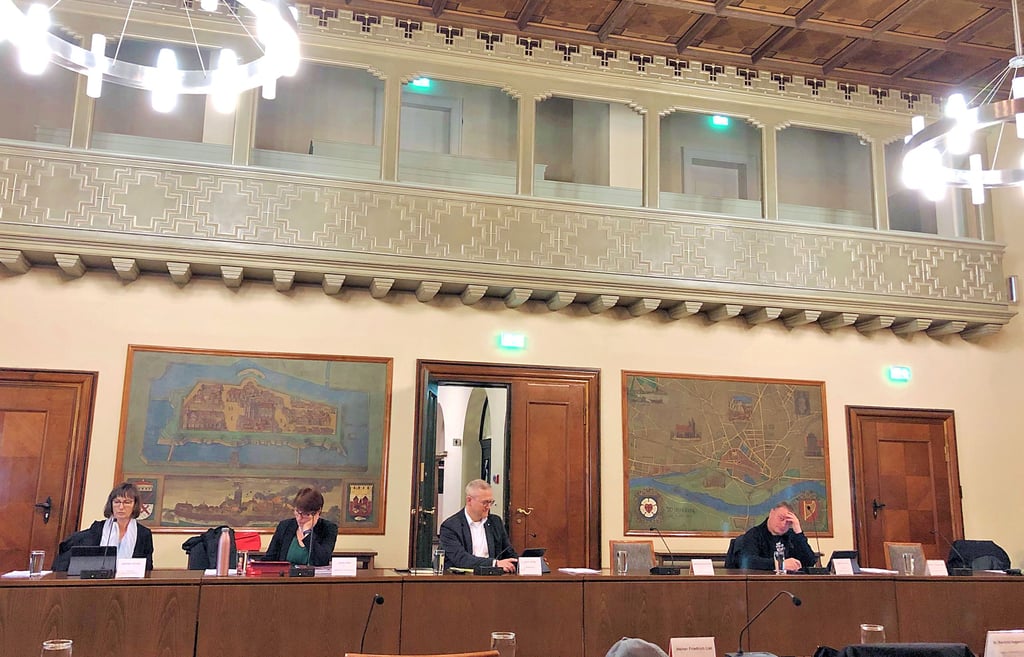 Die Ausschüsse des Stadtrats kommen jetzt im Alten Rathaus zusammen. Die Besiucher finden nicht mehr auf der Tribüne, sondern im Saal selbst Platz.