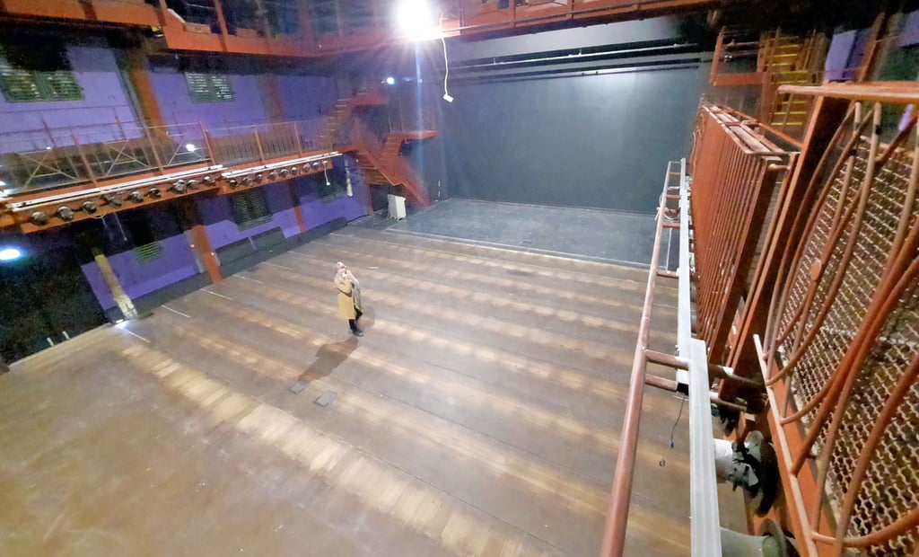 Das Große Haus im Theater der Altmark ist ungewohnt leer. Regina Urbat, Redaktionsleiterin der Volksstimme in Stendal, verschafft sich einen Überblick.