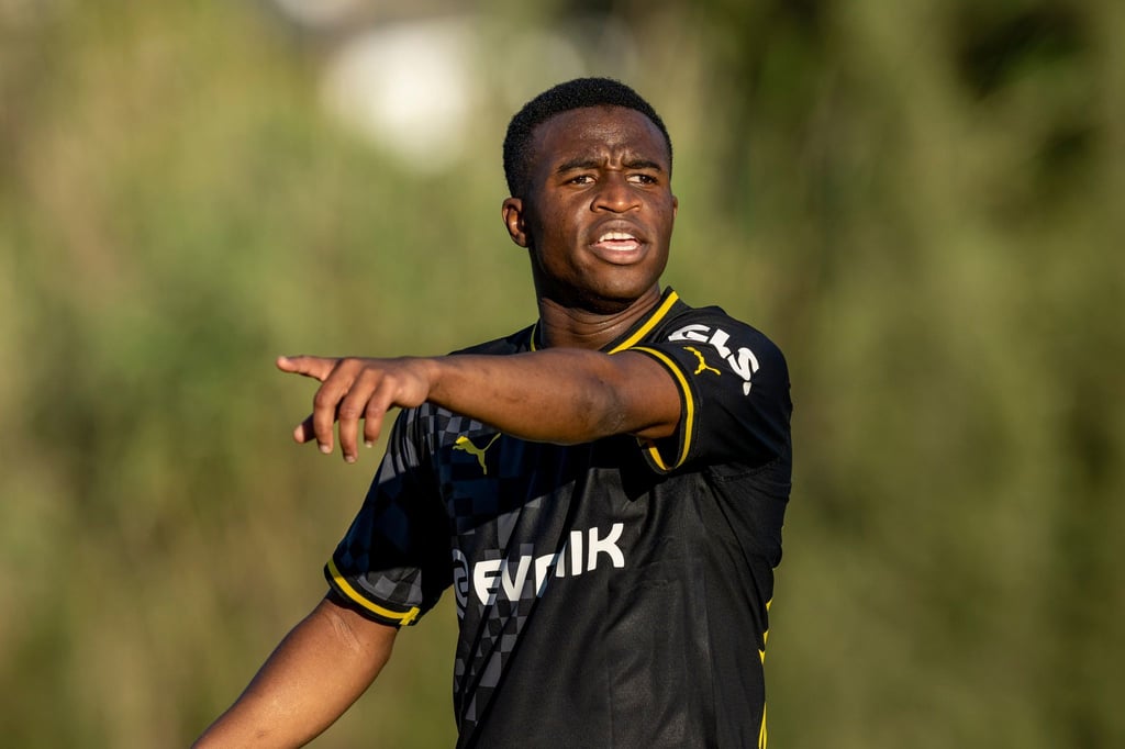 Verlängert Youssoufa Moukoko seinen Vertrag beim BVB?