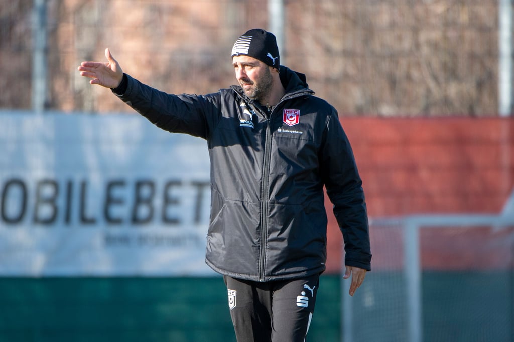 HFC-Trainer Sreto Ristic konnte sich beim Testspiel in Meuselwitz ein erstes Bild seiner Mannschaft machen.