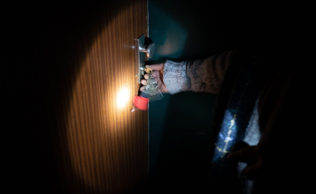 Viel mehr als 500 Lumen müssen es nicht sein. Denn ab einem Wert von 1000 Lumen verbraucht eine Taschenlampe viel Energie und ist nur noch wenig effizient.