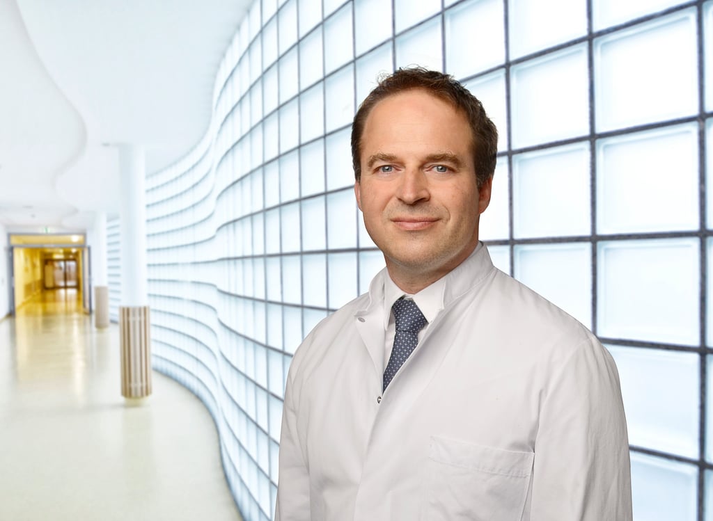 Christian Scheller ist Professor und Chefarzt für Neuro- und Wirbelsäulenchirurgie im Magdeburger Klinikum Olvenstedt. Vor kurzem gewann er einen Forschungspreis.