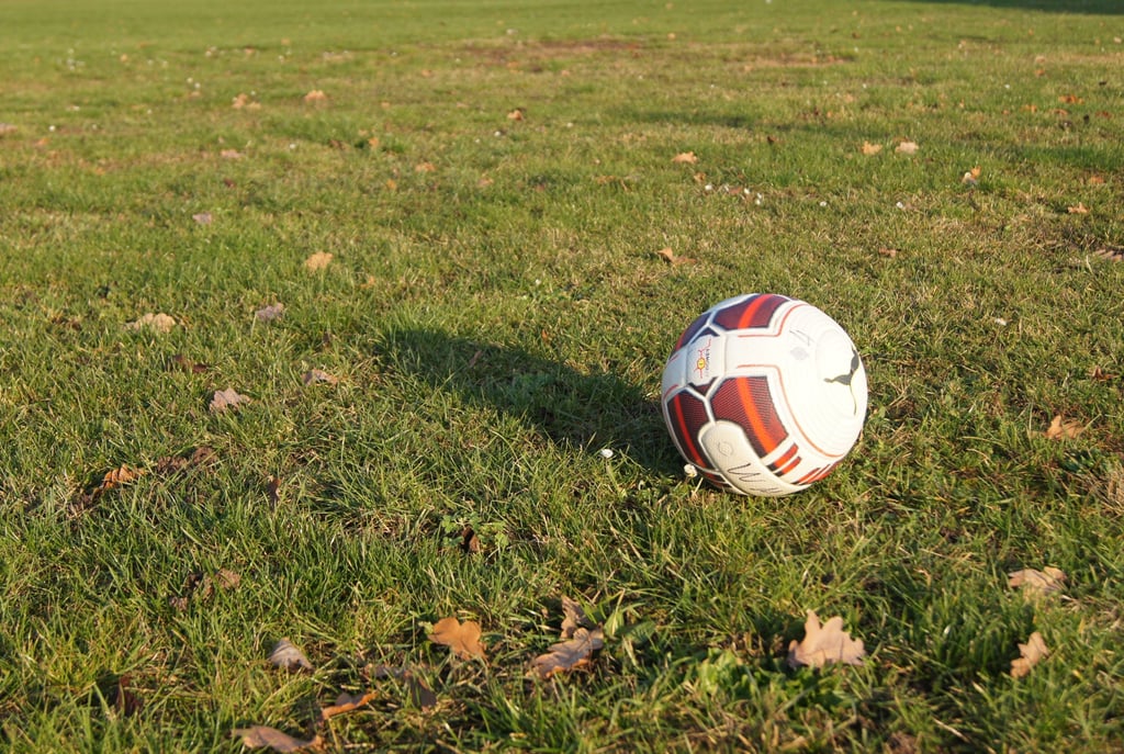 Fußballer warten auf das neue Stadion.