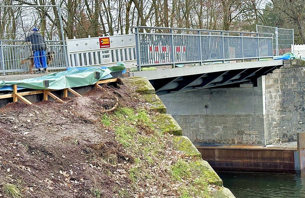 Die Brücke über den Niegripper Altkanal wird in diesem Monat fertiggestellt.