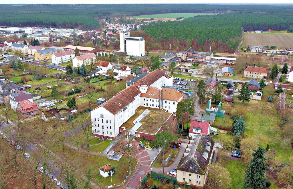 Das Diakonie-Krankenhaus sichert die Grund- und Notfallversorgung in einer dünn besiedelten Region ab. Ganz ohne etwas Spezialisierung wäre das finanzielle Gerüst allerdings in Gefahr. Deshalb gibt es mit der Krankenhausreform auch Zukunftssorgen am Aland.