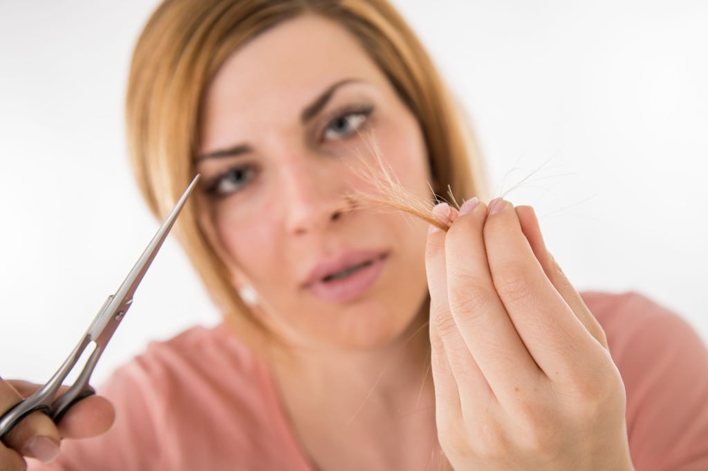 Nicht voreilig abschneiden: Derzeit kursieren auf Social-Media-Plattformen Fake-Anzeigen, die Geld gegen eine Haarspende versprechen.