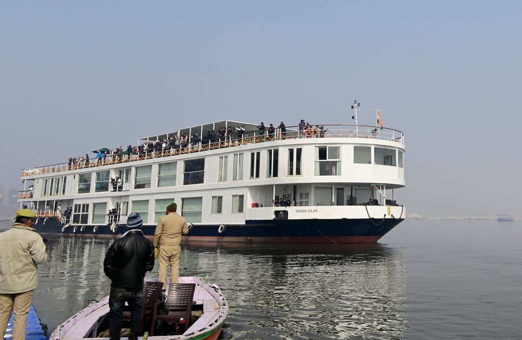 Das Schiff „MV Ganga Vilas“ startete in der für Hindus heiligen Stadt Varanasi im nordindischen Bundesstaat Uttar Pradesh.