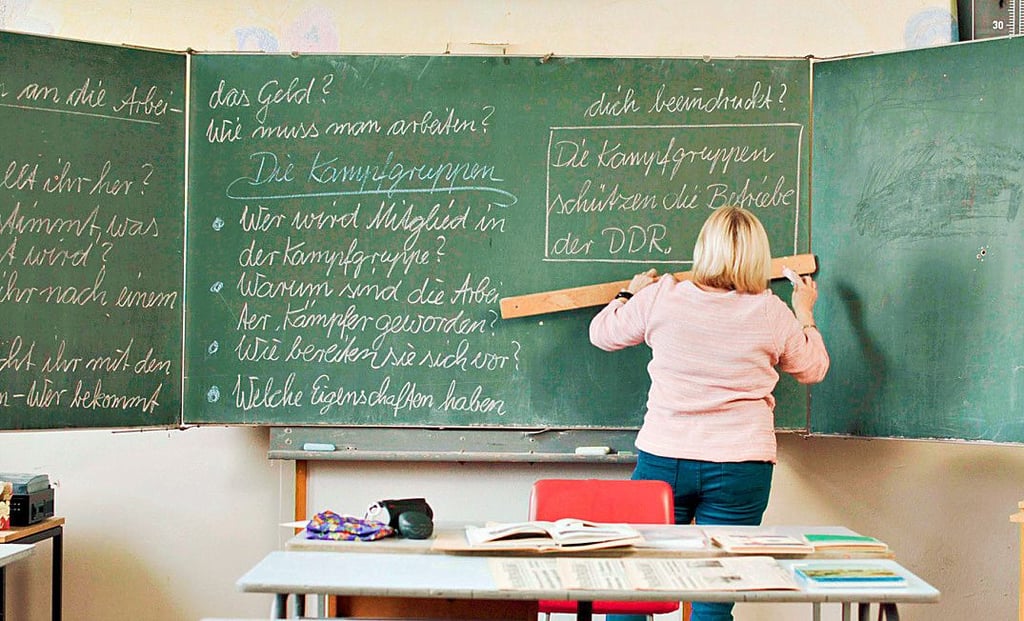 Der Film führt zurück in die Klassenräume der DDR. Regisseut Christian Bäucker war selbst an der Schule.