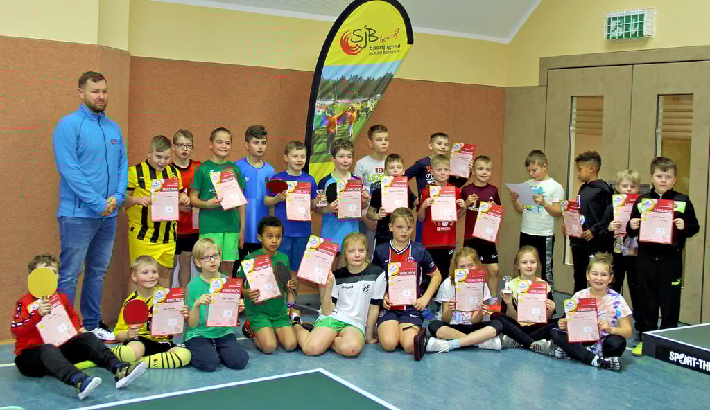 Über eine Urkunde durften sich am Ende alle teilnehmenden Kinder freuen. Die jeweils besten vier erhalten von der Sportjugend eine Einladung zum Kreisfinale nach Beendorf.