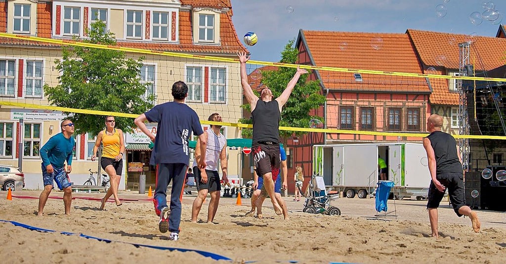 Das „Beach am Markt“ ist eine beliebte Sportveranstaltung, der sich nun die Vereine anschließen möchten.