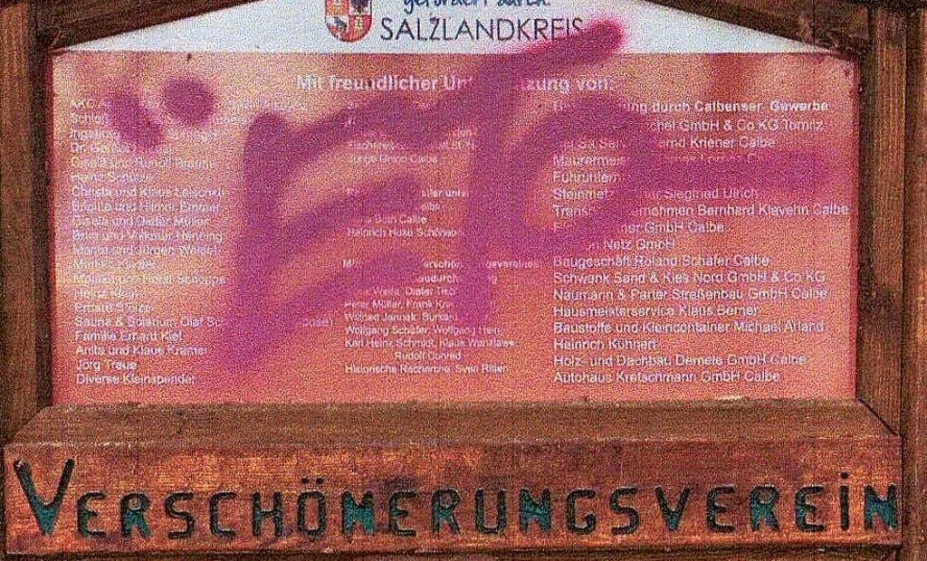 Neue Schmierereien sind an Tafeln des Calbenser Verschönerungsvereins in dieser Woche entdeckt worden.