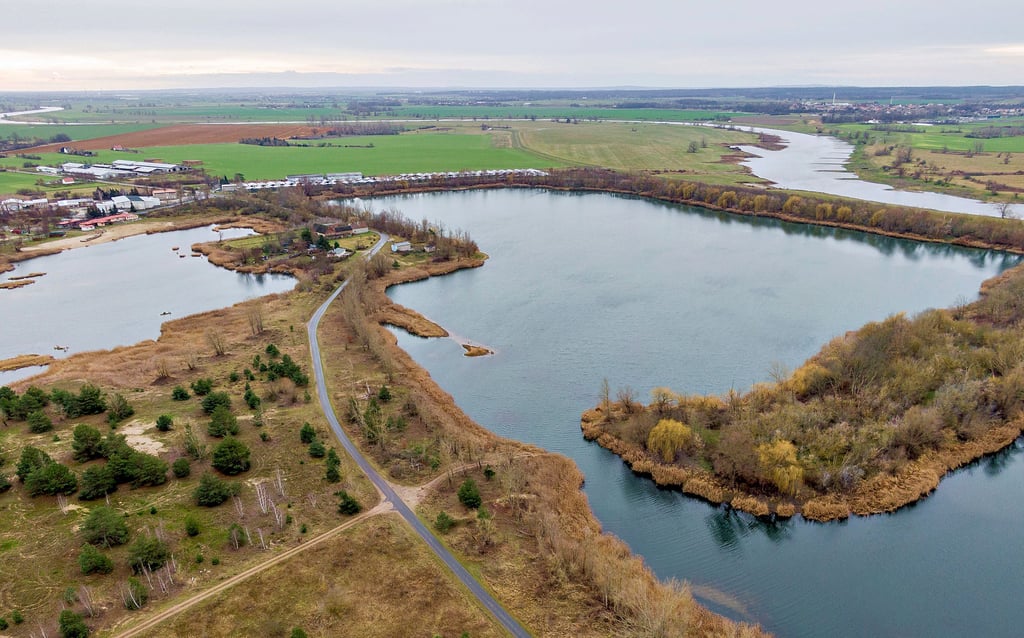 Der Übergang vom nördlichen zum südlichen See: Die Engstelle zwischen den Ufern überspannte bis Ende des vorigen Jahres eine Brücke.