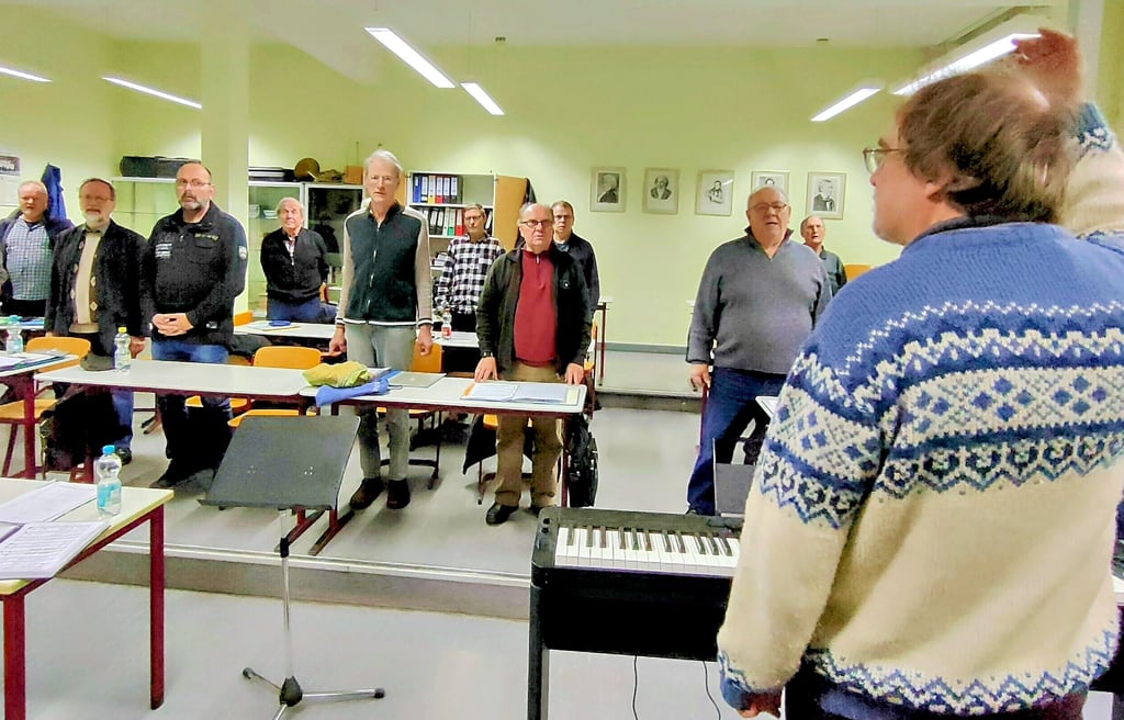 Jeden Donnerstag probt der Zöllner Männerchor unter Leitung von Peter Blail.