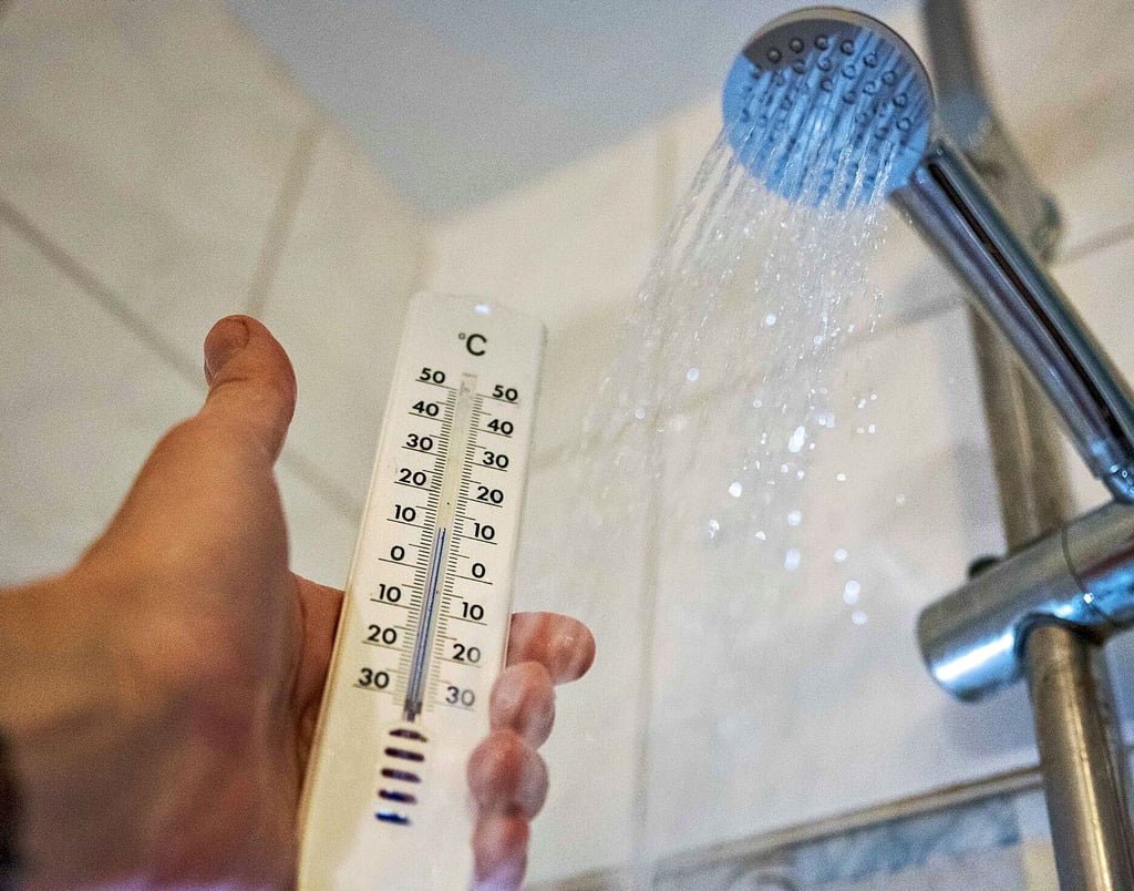 Wer will bei zehn Grad Celsius schon unter die Dusche? Das ist etwas für ganuz Mutige.