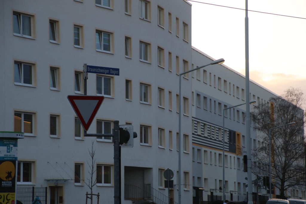Blick auf den sogenannten Problem-Block im Braunschweiger Bogen in der Westlichen Neustadt. Seit 1. Januar agiert eine neue Hausverwaltung.