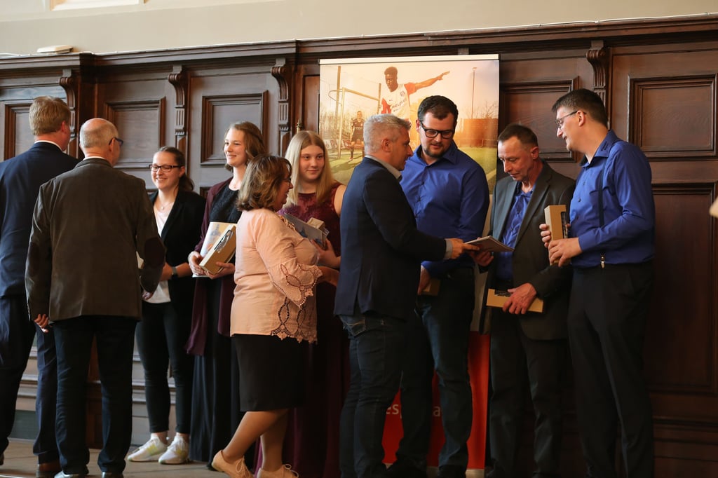 Der Kreissportbund Saalekreis hat im Ständehaus Merseburg erfolgreiche Sportlerinnen und Sportler (Senioren und Junioren) der Jahre 2020 und 2021 geehrt.