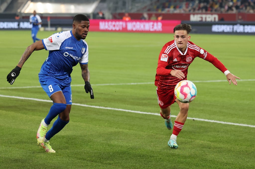Moritz-Broni Kwarteng (l.) traf in Düsseldorf doppelt für den 1. FC Magdeburg.