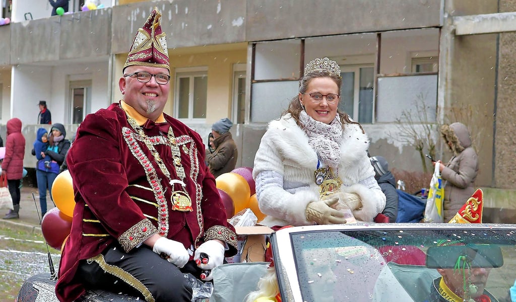 2018 wurde Torsten Vollert noch als Karnevalsprinz von Gelb-Rot mit seiner Prinzessin Ivonne beim Umzug chauffiert. Diesmal ist er der Zugmarschall.