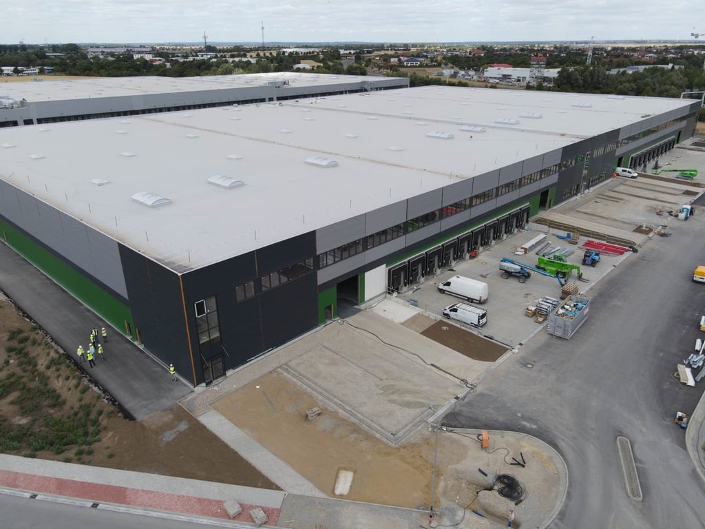 Emons ist im Januar nach Barleben in Nachbarschaft zu Hellofresh gezogen.