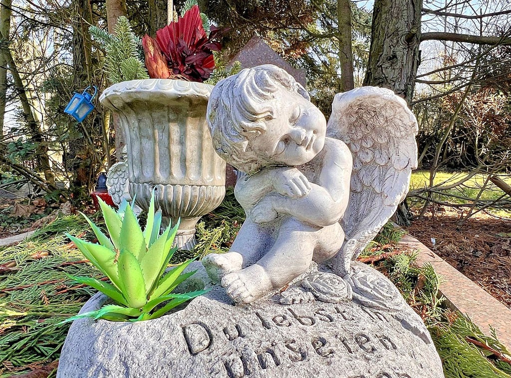 Auch der Friedhof in Roßlau ist städtisch. Die Gebühren ändern sich. 