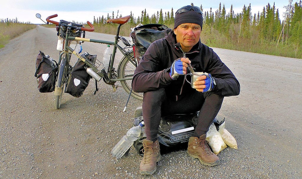 Thomas Meixner: Einsame Pause in den Nordwest-Territorien in den einsamen Weiten Kanadas. 
