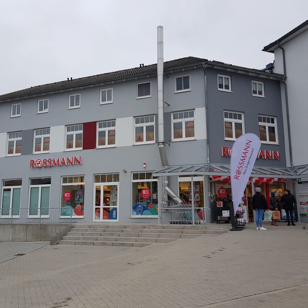 Der neue Rossmann hat mit vielen Sonderangeboten eröffnet.