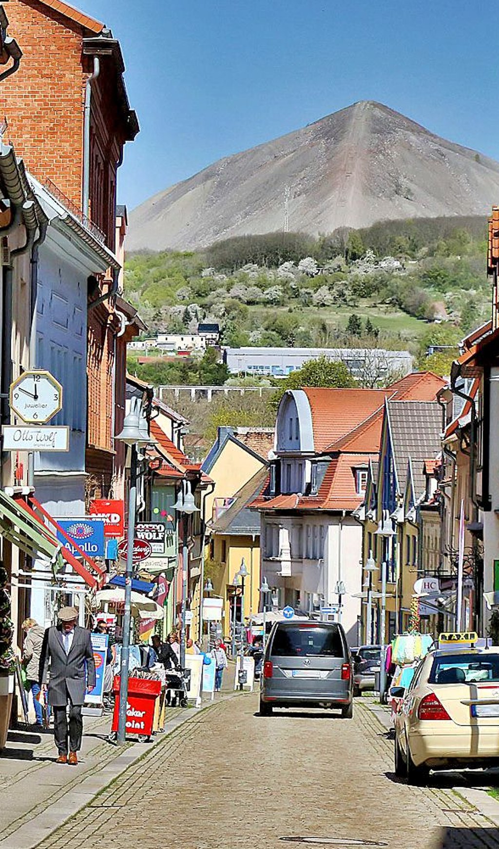 Blick in die Sangerhäuser Göpenstraße, die Haupteinkaufsstraße der Stadt.