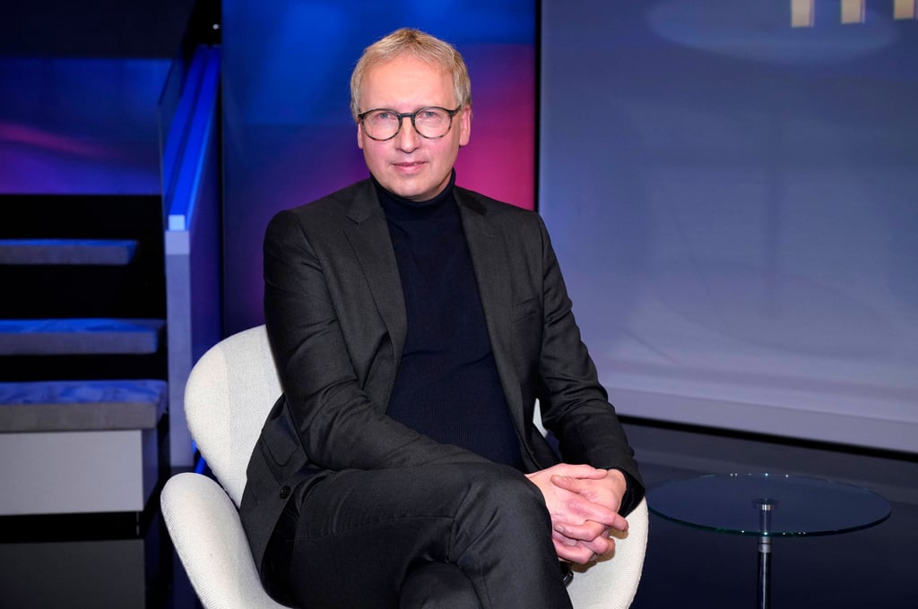 Politikwissenschaftler Johannes Varwick aus Halle will sich in der Debatte über Waffenlieferungen von Extremisten distanzieren.