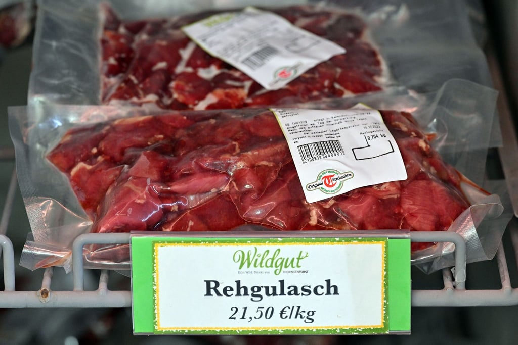 Tiefgefrorenes Rehgulasch gibt es im "Wildgut" Wildladen am Forsthaus Willrode bei Erfurt.