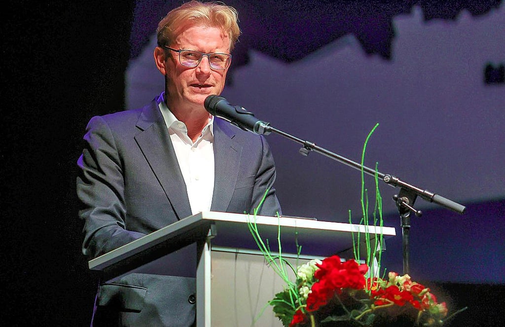 Volksstimme-Chefredakteur Alois Kösters bei der Ehrung der Magdeburger des Jahres 2022 im Alten Theater.