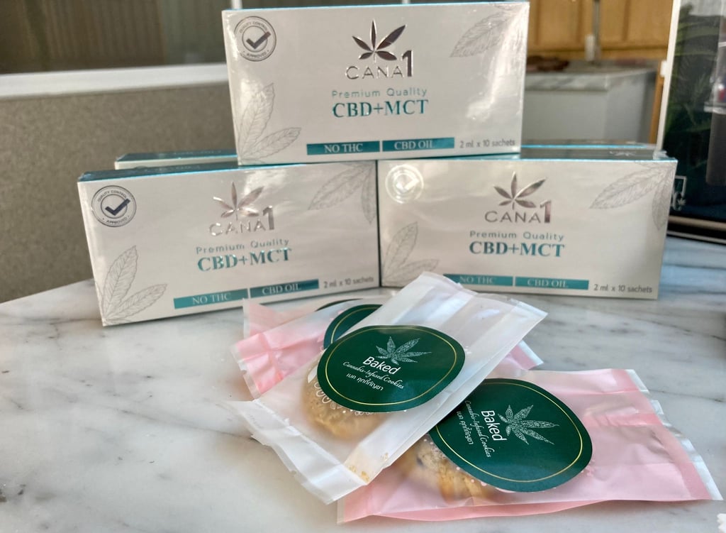 Cannabis-Cookies und medizinisches Cannabis, aufgenommen im Geschäft „Cannabis Kingdom“ in Bangkoks Stadtteil Silom.