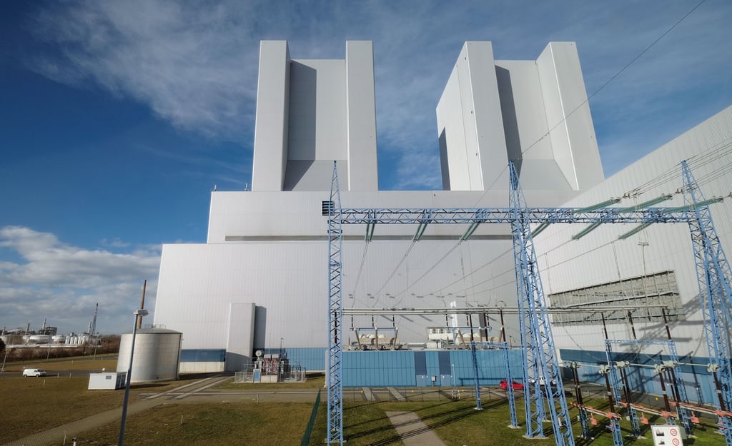 Wegen viel Wind- und Solarstrom pausiert Mitteldeutschlands größtes Braunkohlekraftwerk in Lippendorf.