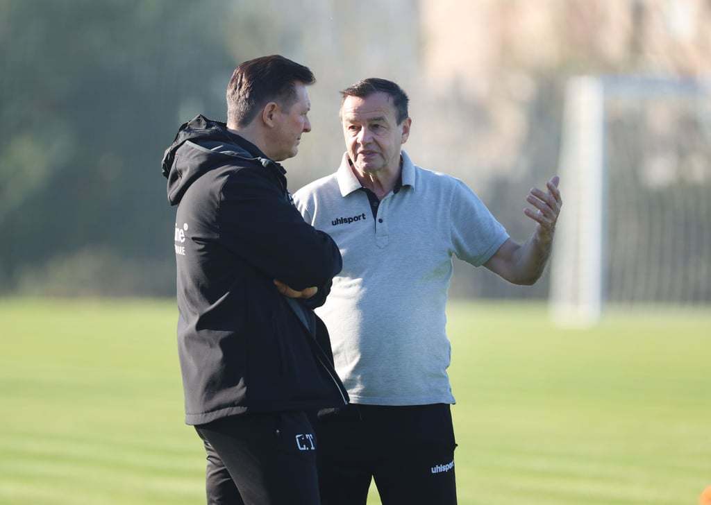 Otmar Schork unterhielt sich am Sonnabend über die Option eines vierten Testspiels im Trainingslager, zu dem das Team von Trainer Christian Titz antreten könnte.