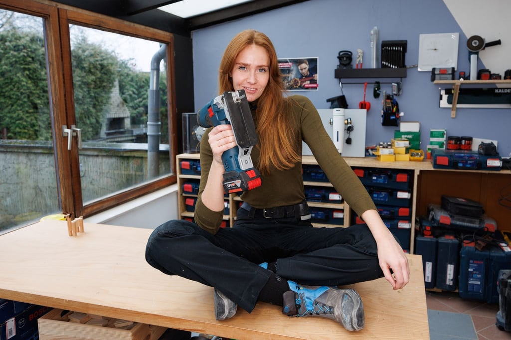 Sandra Hunke hat eine eigene Werkstatt in ihrem Haus. An ihrem Job als Klempnerin lässt sie ihre Followerschaft teilhaben und arbeitet mittlerweile hier und da auch als Model.