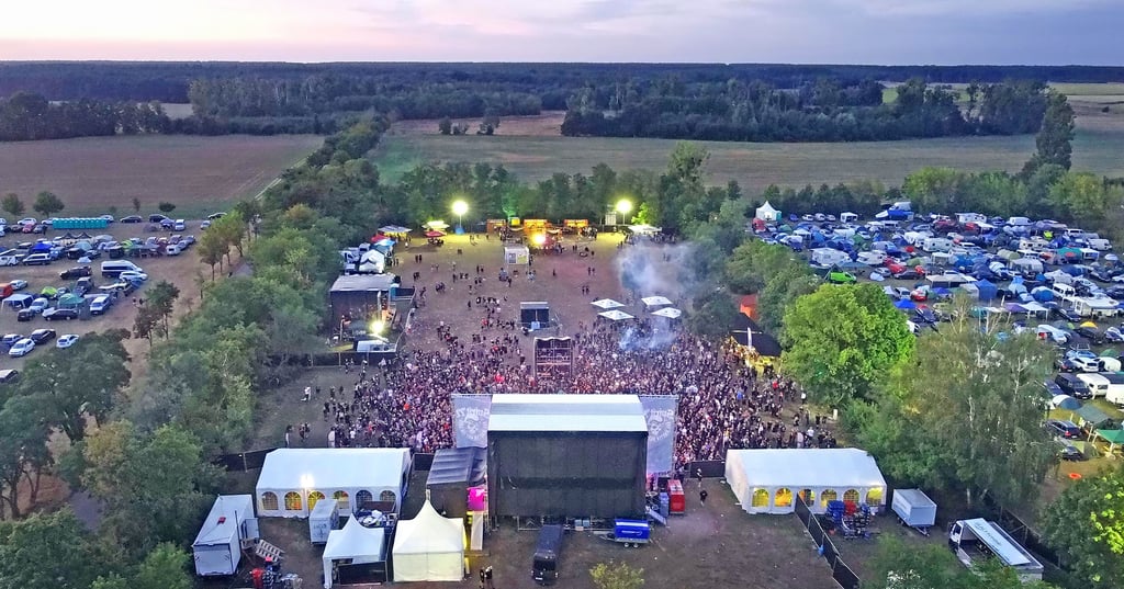 Das Loburger Festwiesen-Gelände aus der Vogelperspektive. Im Mai geht hier die Open-Air-Saison wieder los.