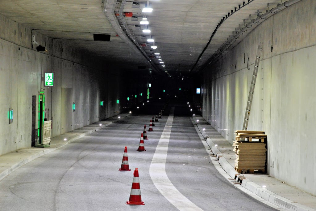 Blick durch den Magdeburger Tunnel von der Einfahrt am Damaschkeplatz in Richtung Innenstadt.