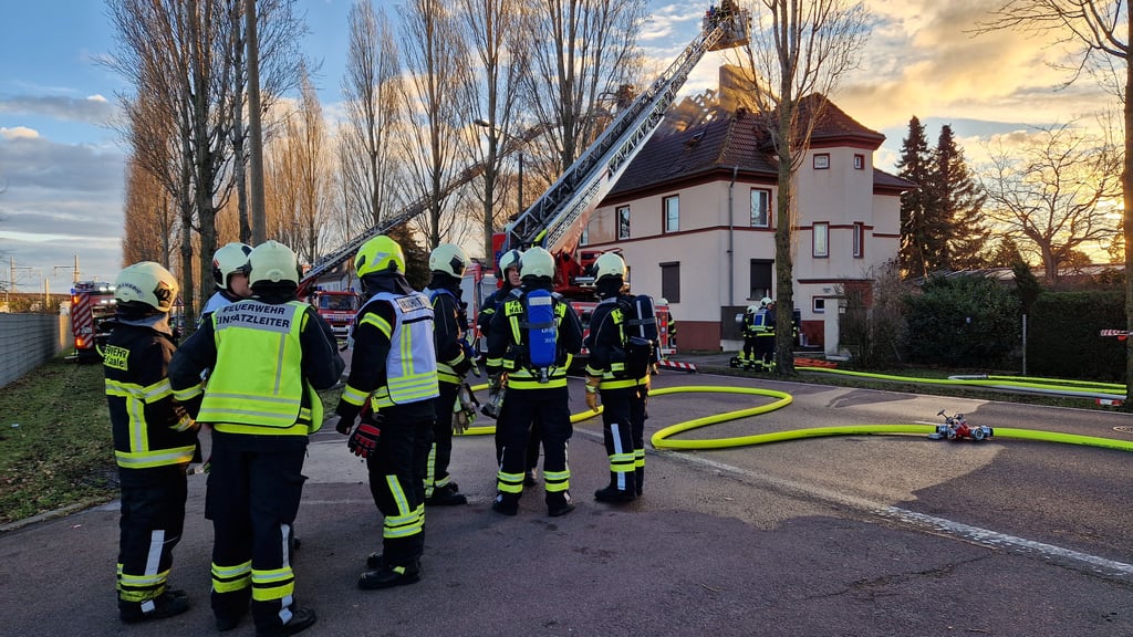 Einsatzkräfte an der Einsatzstelle.