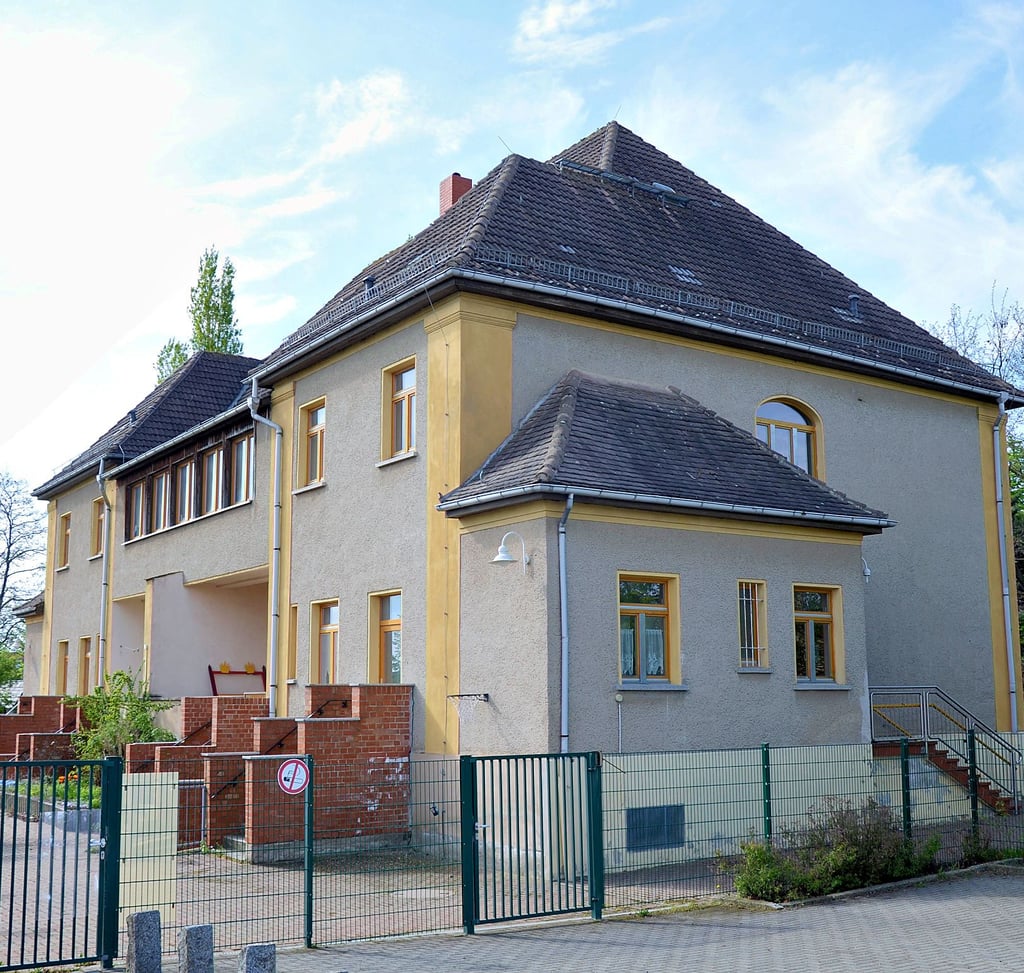 Das Gebäude der Kita „Bergmännchen“ wurde im Jahr 1924 erbaut. Die bisher letzte Sanierung gab es im Jahr 1996.
