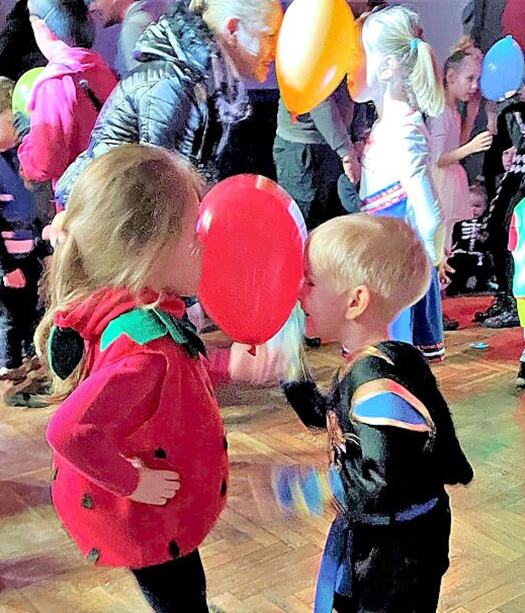 Auf die Besten beim Ballontanz warteten sogar Medaillen.