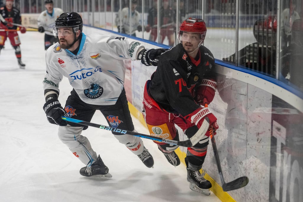Lukas Valasek (r.) fehlt den Saale Bulls für zwei Monate.