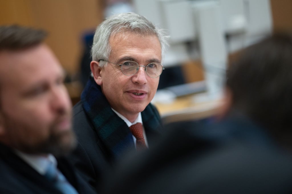 Frankfurts ehemaliger Oberbürgermeister Peter Feldmann musste sich vor Gericht verantworten.