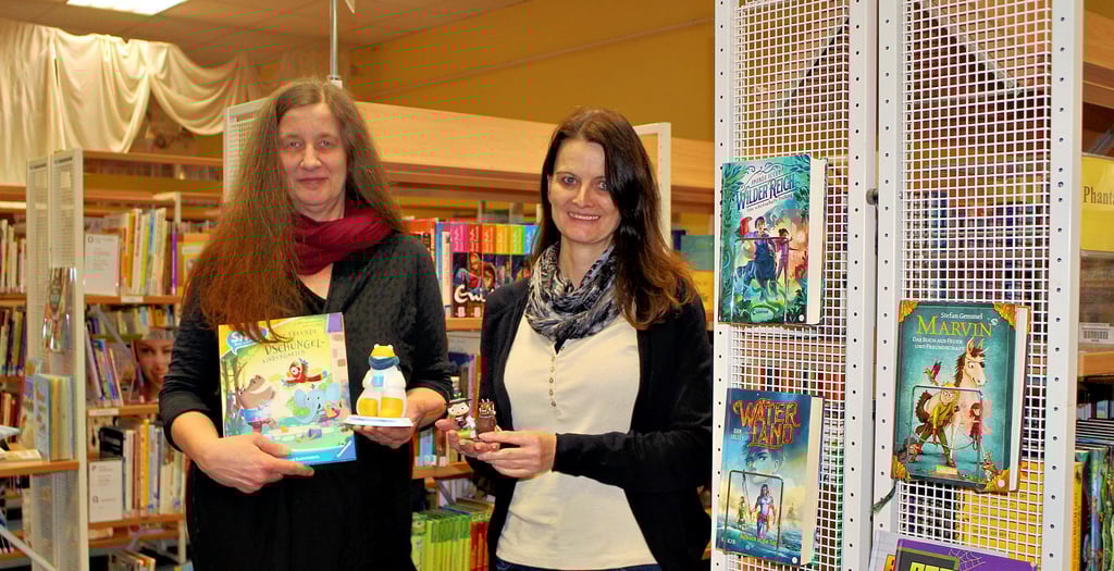 Nur Bücher reichen auch in der Kinderbibliothek nicht mehr aus. Das wissen auch Anke Gruve und Gabriele Koch, die sogenannten „Tonies“ als Hörbuchalternative und andere moderne Medien im Angebot haben.