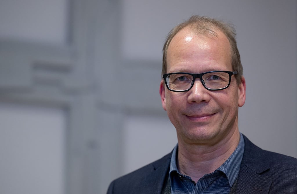Christoph Stolte, Vorstandsvorsitzender der Diakonie Mitteldeutschland, schaut in die Kamera.