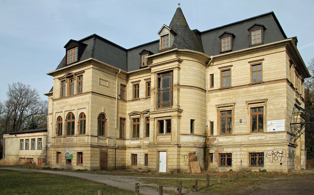 Am Alten Schloss in Tangerhütte soll es nach drei Jahren Pause nun endlich weiter gehen.